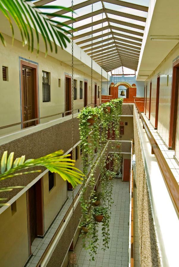 Hotel Janeiro Guadalajara Exteriör bild